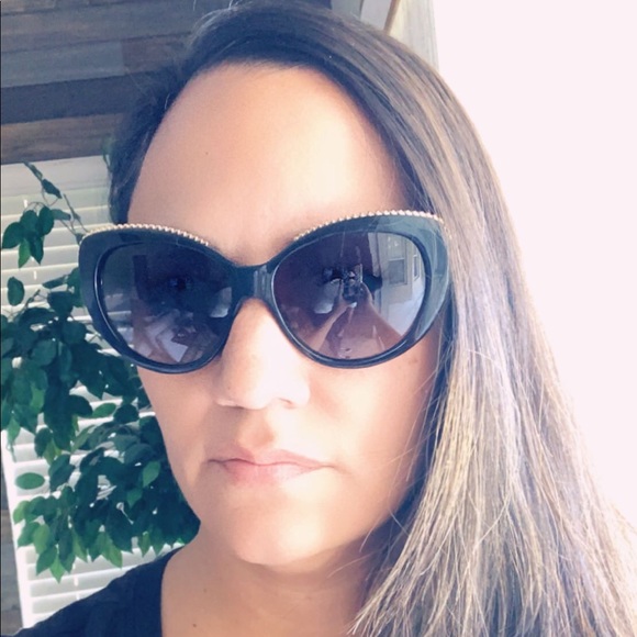 Women’s Coach sunglasses. - Picture 5 of 5